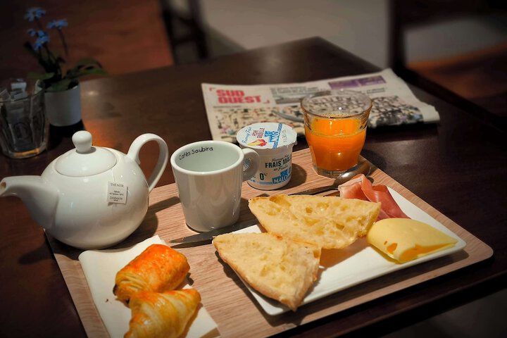 Breakfast/Coffee Service 22 of 32