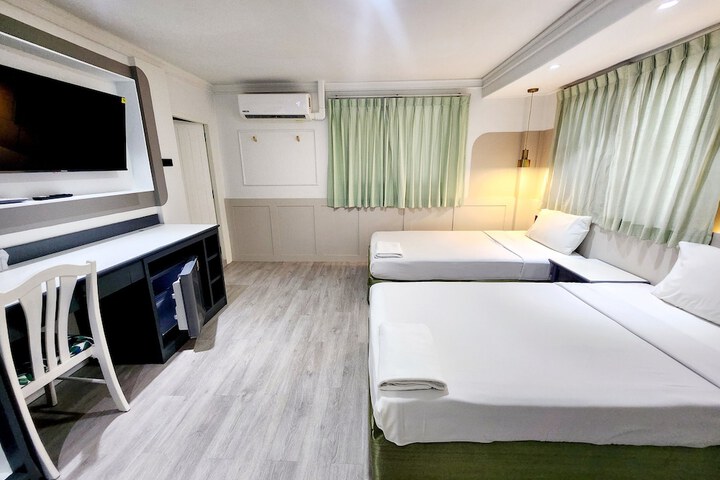 Room 25 of 58