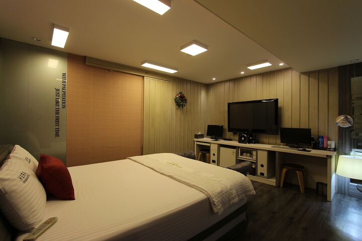 Room 8 of 56