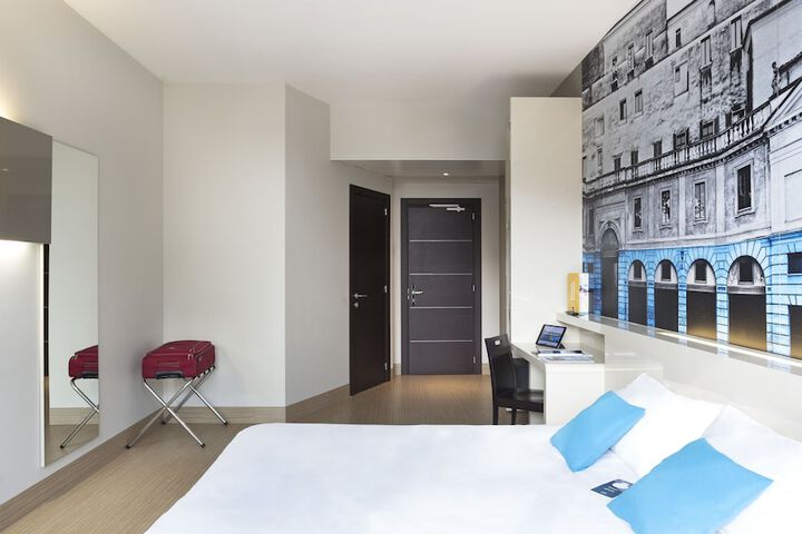 Room 9 of 68