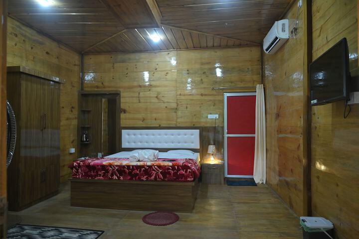 Room 6 of 9