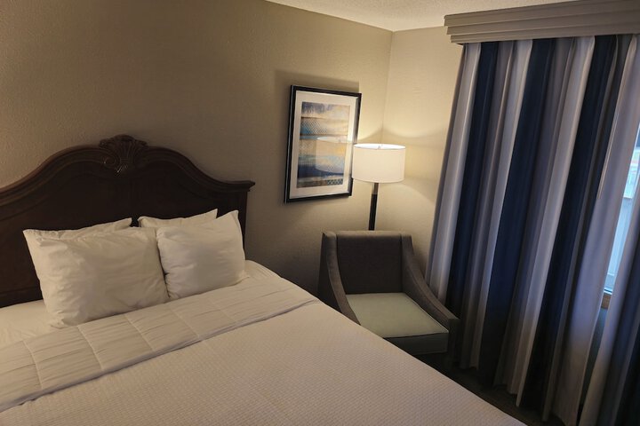 1 King Bed Sofa Bed Microwave and Refrigerator WiFi Full Breakfast (13 of 33)
