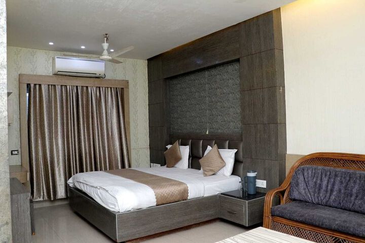 Room 5 of 20