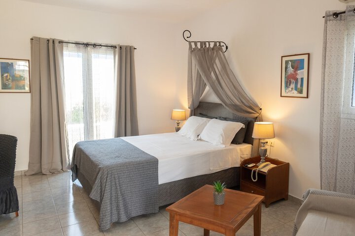 Room 33 of 210