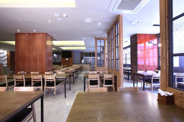 Dining 68 of 78