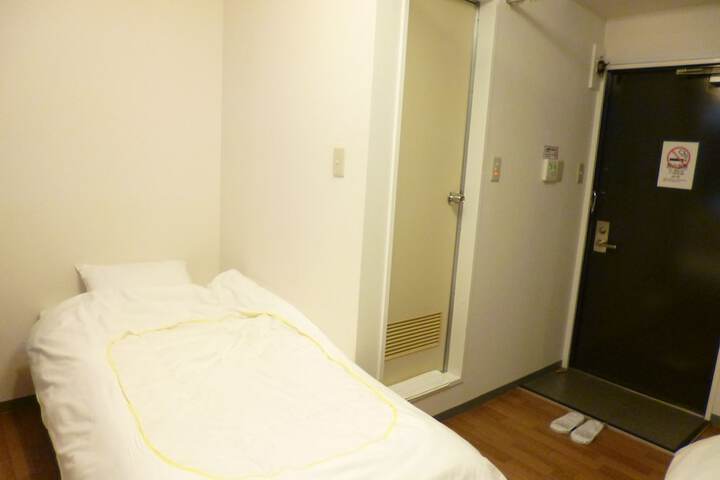 Room 13 of 110