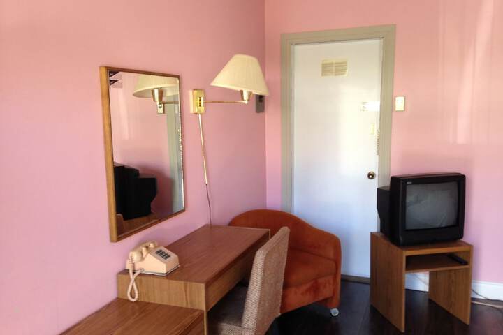 Room 32 of 46
