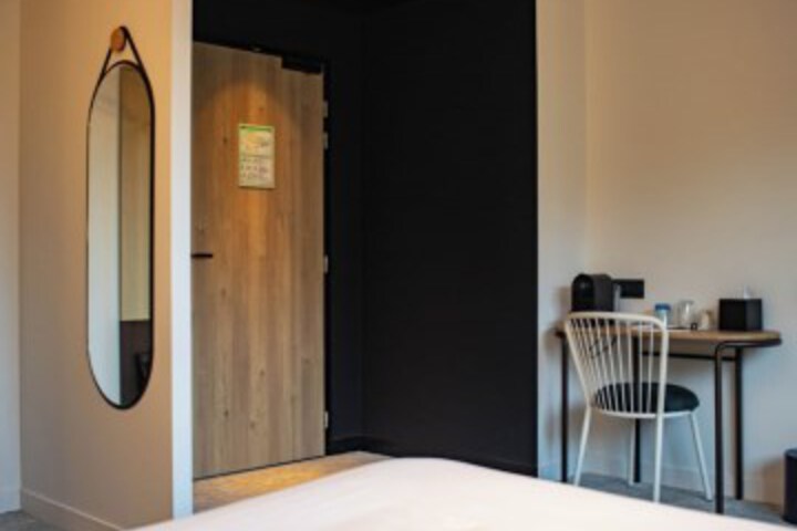 Room 26 of 98