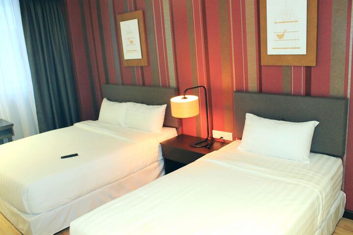 Room 11 of 33