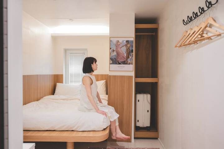 Room 42 of 117
