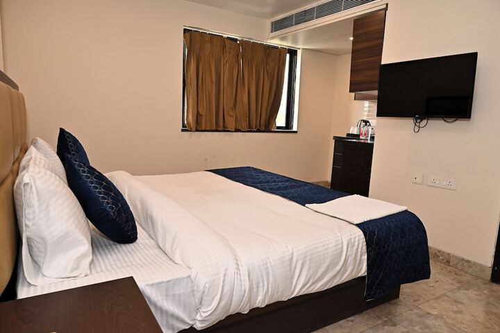 Room 7 of 10