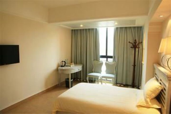 Room 4 of 17