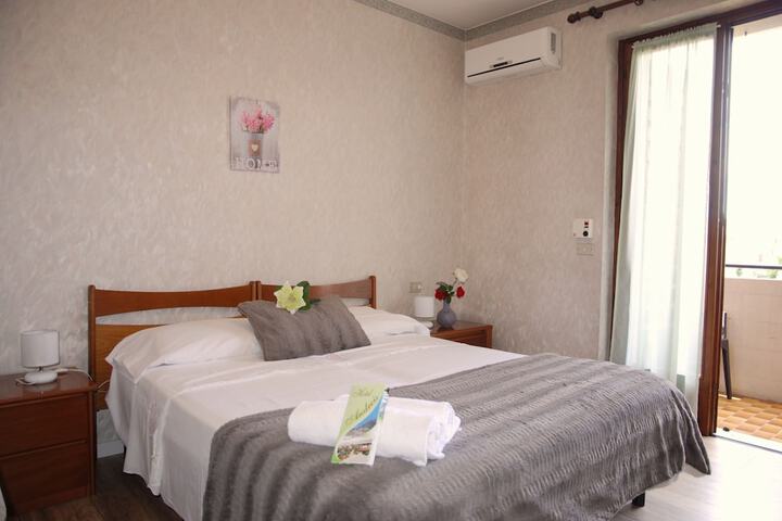 Room 11 of 40