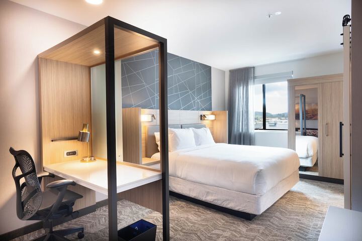 Room 16 of 77