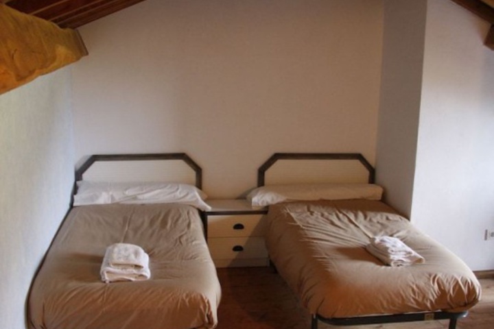 Room 6 of 10