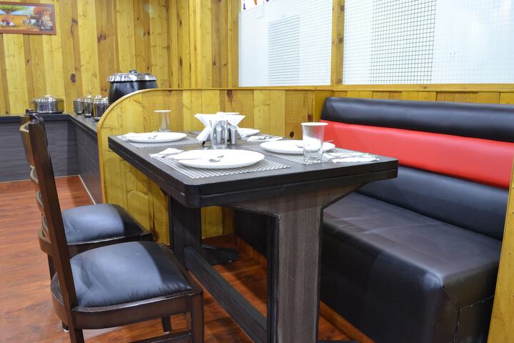 Dining 33 of 42