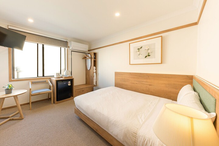 Room 33 of 111