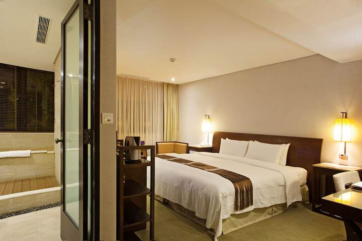 Room 6 of 62