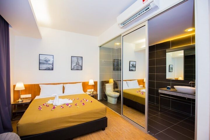 Room 17 of 38