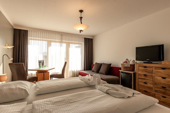 Room 5 of 77