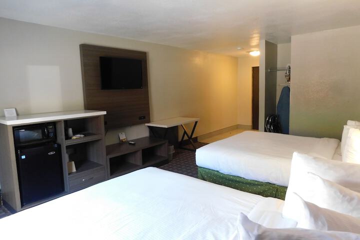 2 Queen Beds Deluxe Room (13 of 41)