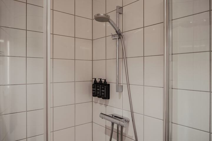 Room 107 of 184