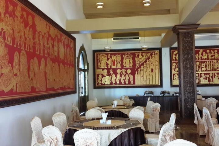 Dining 49 of 76