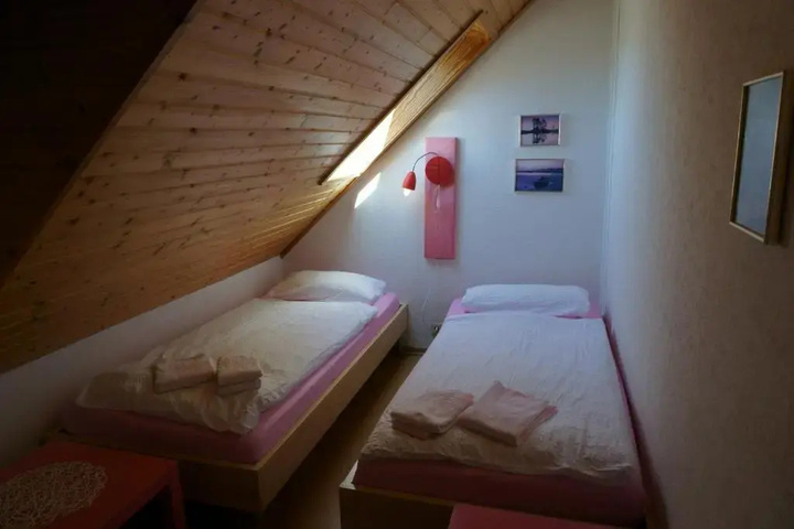 Room 6 of 15