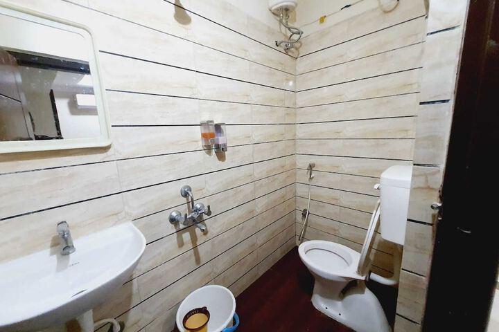 Room 4 of 12