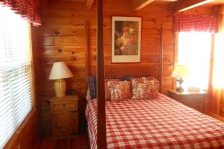 Honeysuckle Cabin 39 in Blairsville, GA