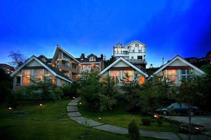 Hotel Exterior 55 of 59