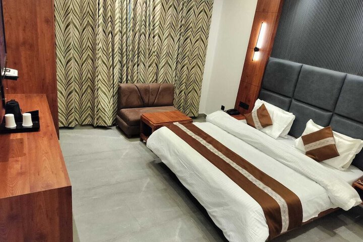 Room 8 of 35