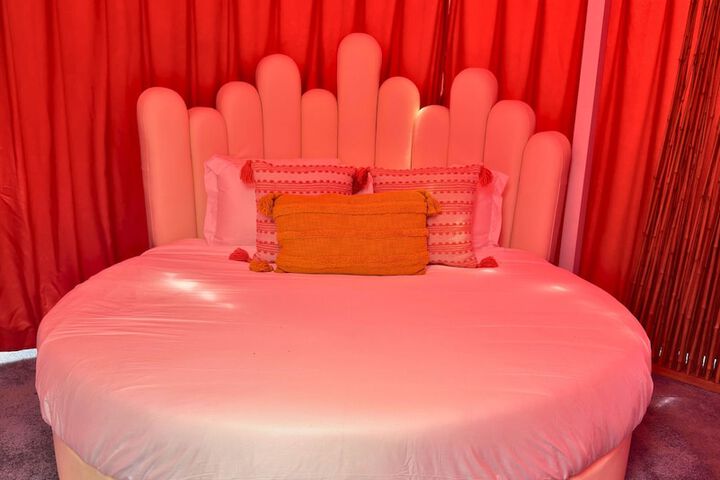 Room 4 of 20