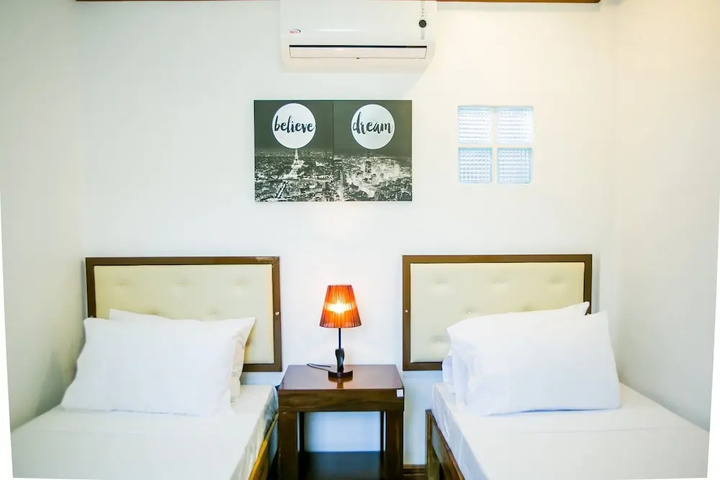 Room 6 of 13