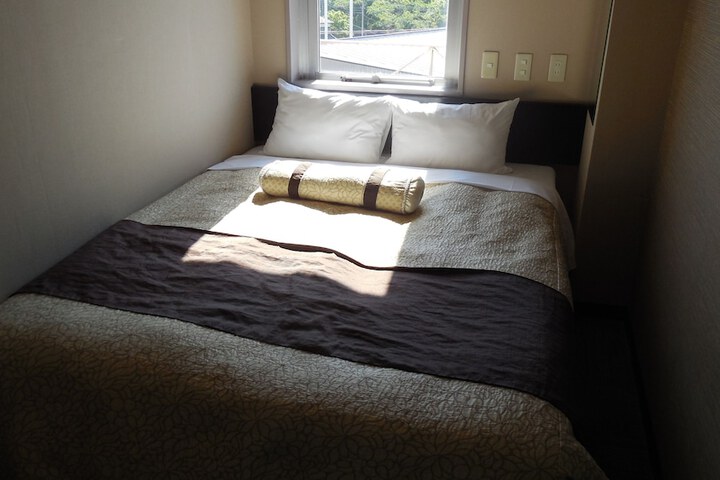 Room 6 of 28
