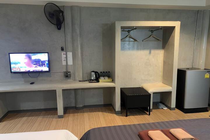 Room 72 of 95