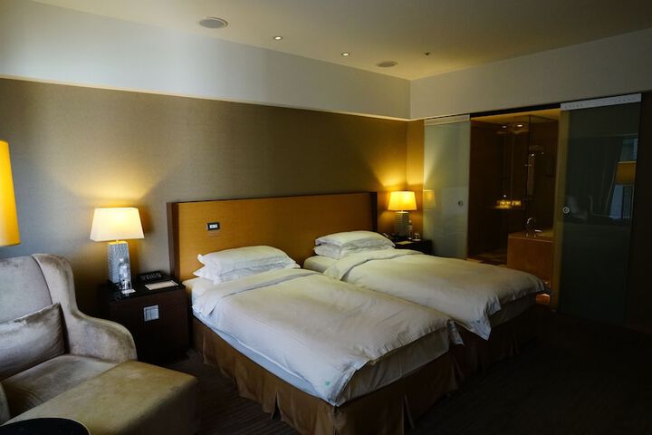 Room 27 of 69