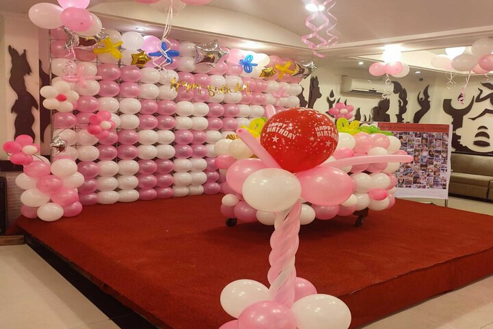 Ballroom/Hall 25 of 28