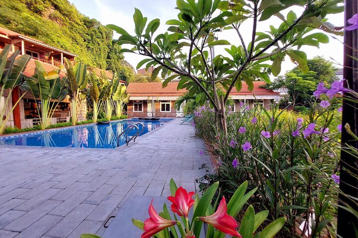 Ninh Binh Mountain Side Homestay & Cafe
