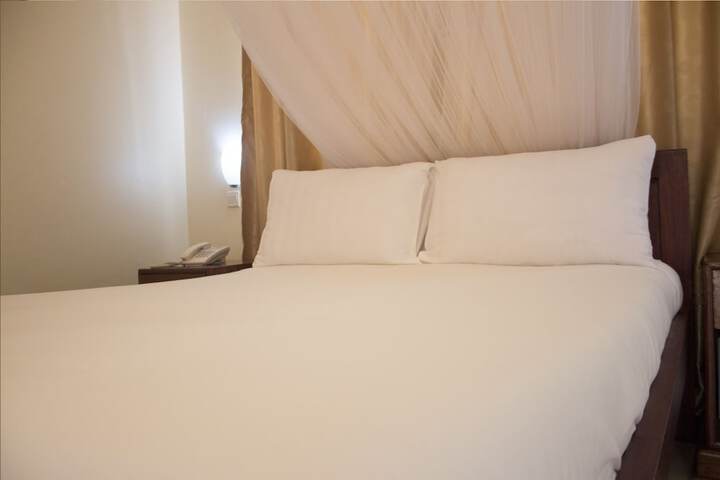 Room 4 of 33
