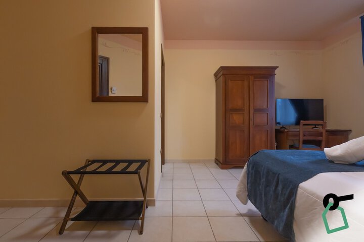 Room 9 of 40
