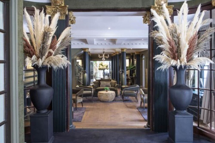 Entrance & Lobby