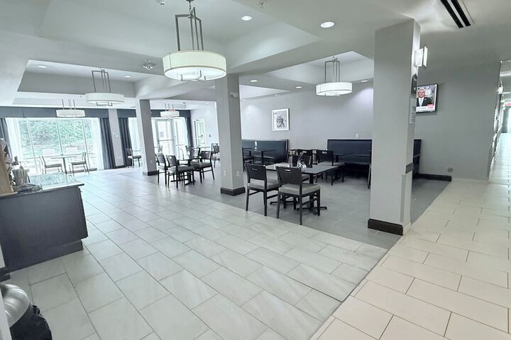 Breakfast/Coffee Service 19 of 43