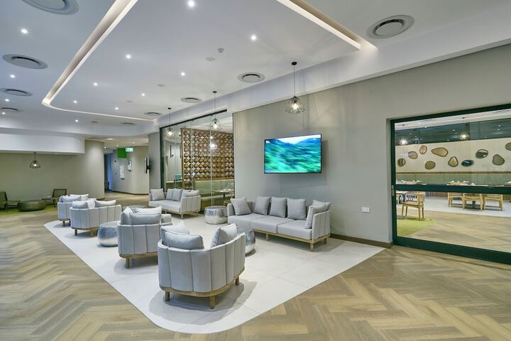 Lounge 104 of 171