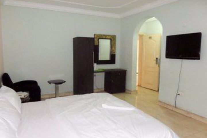 Room 8 of 23