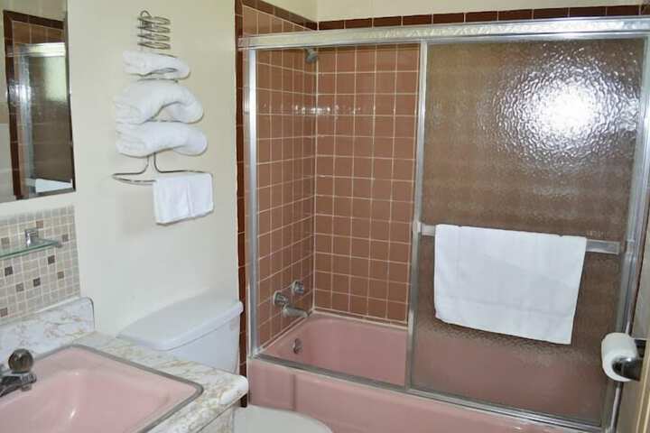 Room 9 of 12