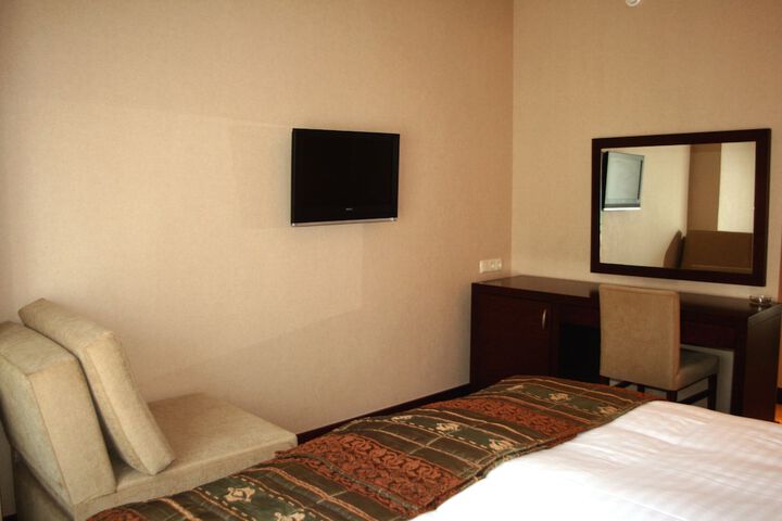 Room 16 of 50