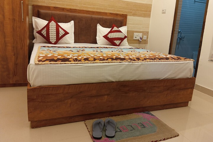 Room 2 of 15