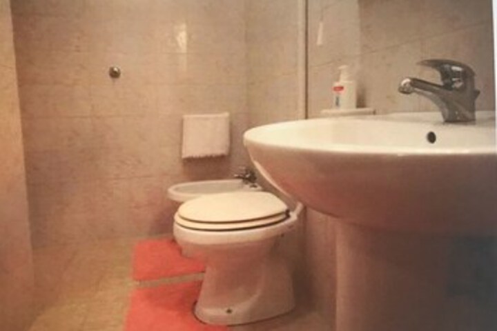 Room 2 of 19