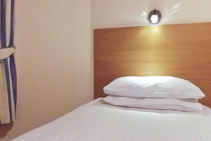 Room 34 of 52